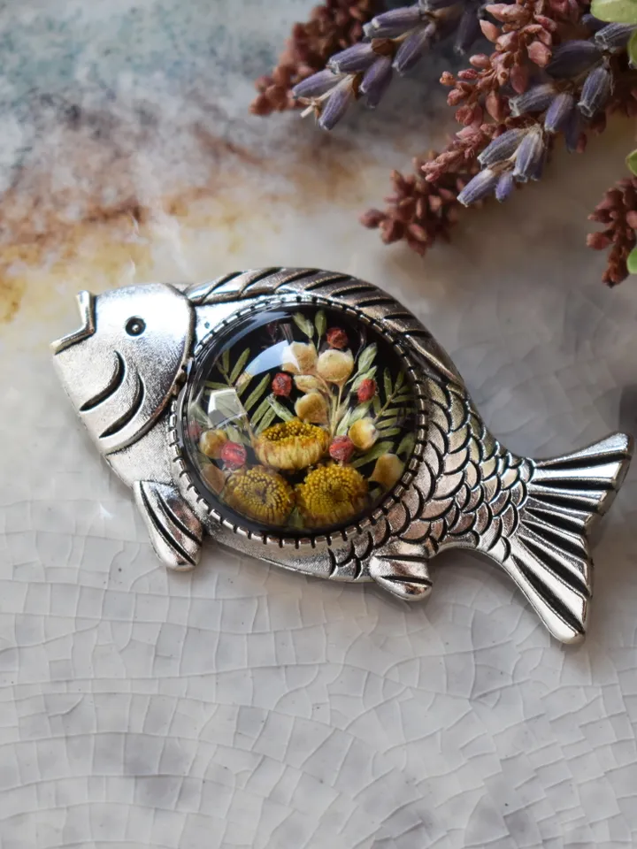 Brooch-fish with wildflowers in resin. Real Flower Brooch. Summer Brooch.