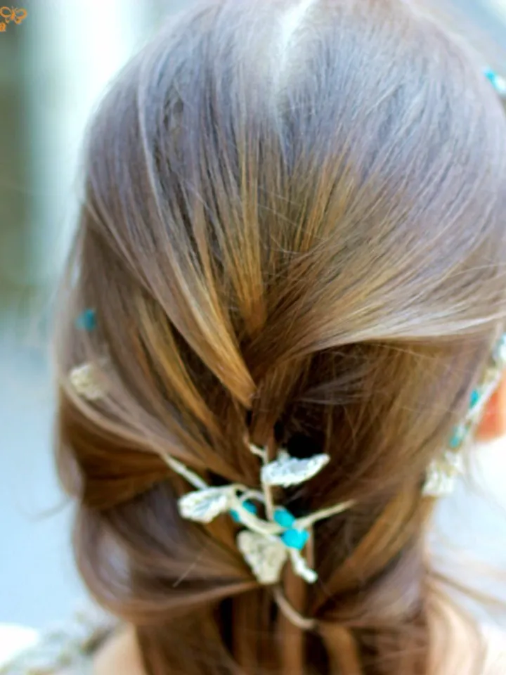 A unique Hair accessory for a baby, a girl or a woman, Versatile crocheted hairpiece, girl necklace