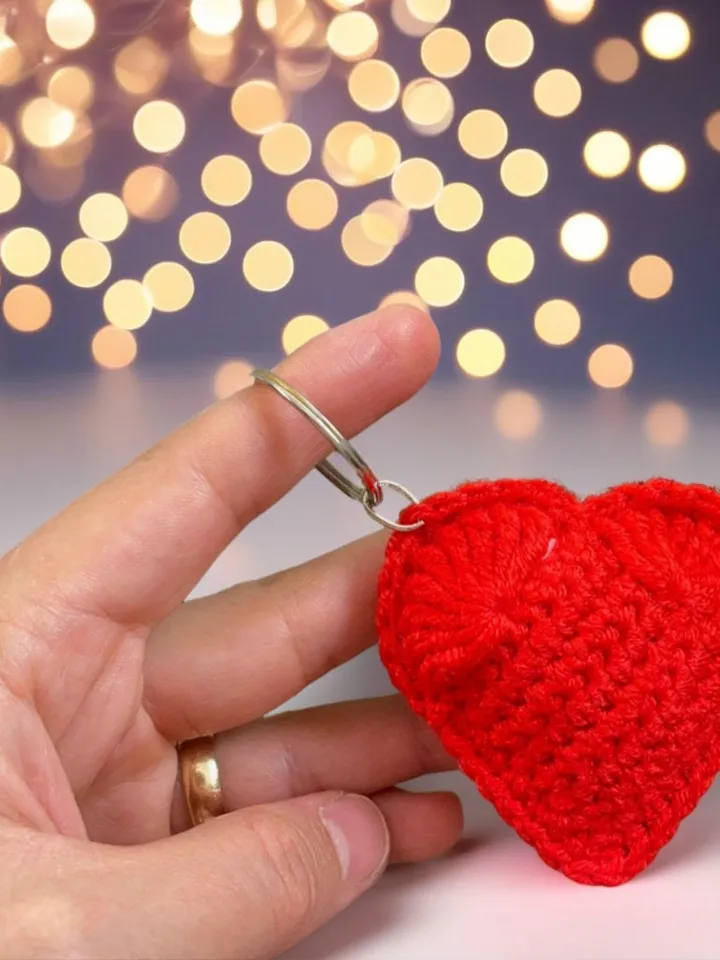 Valentine's Day Crochet Heart Keychain | Cute Amigurumi Heart Pattern | Unique Gift for Her or Couples | Easy Beginner Crochet