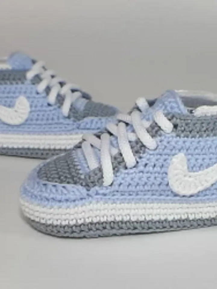 Crochet baby booties grey/blue, fashionable baby shoes, gift for baby boy or girl, coworker baby gift