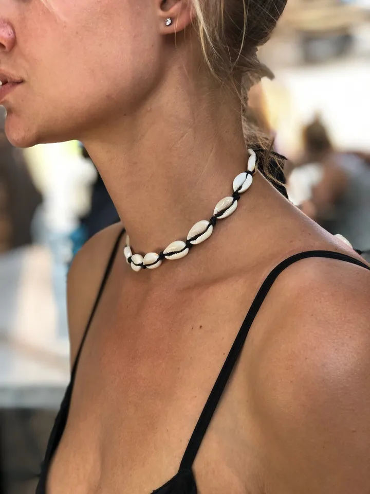 Shell choker necklace, cowrie chocker, black shell adjustable necklace choker, shell jewerly, boho jewelry, coachella style jewelry necklace