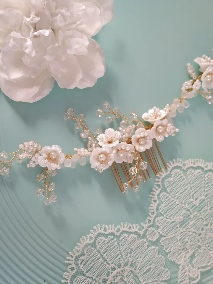 Floral Gold Wedding Hair Comb, Delicate Bridal Headpiece, Porcelain Flower Bridal Hair Comb, Flower Bridal Hair Accessories, Jewelry Tiara