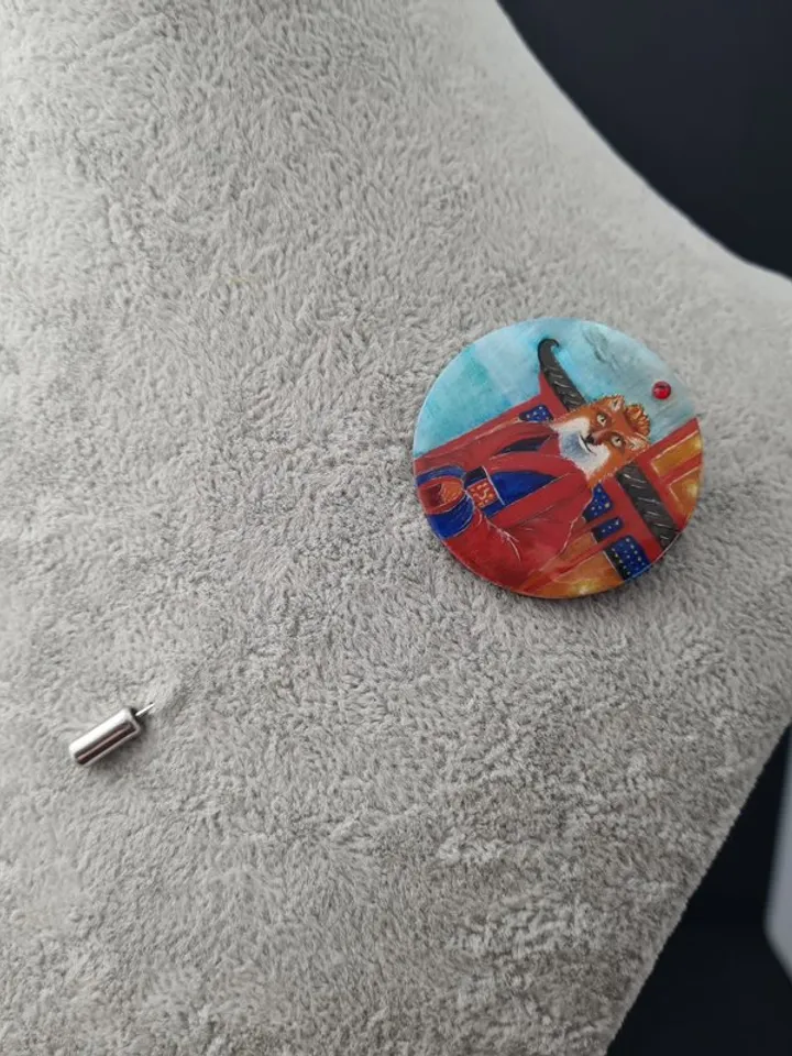 Kitsune brooch, real oil painting miniature on mother of pearl. Kitsune fox pin