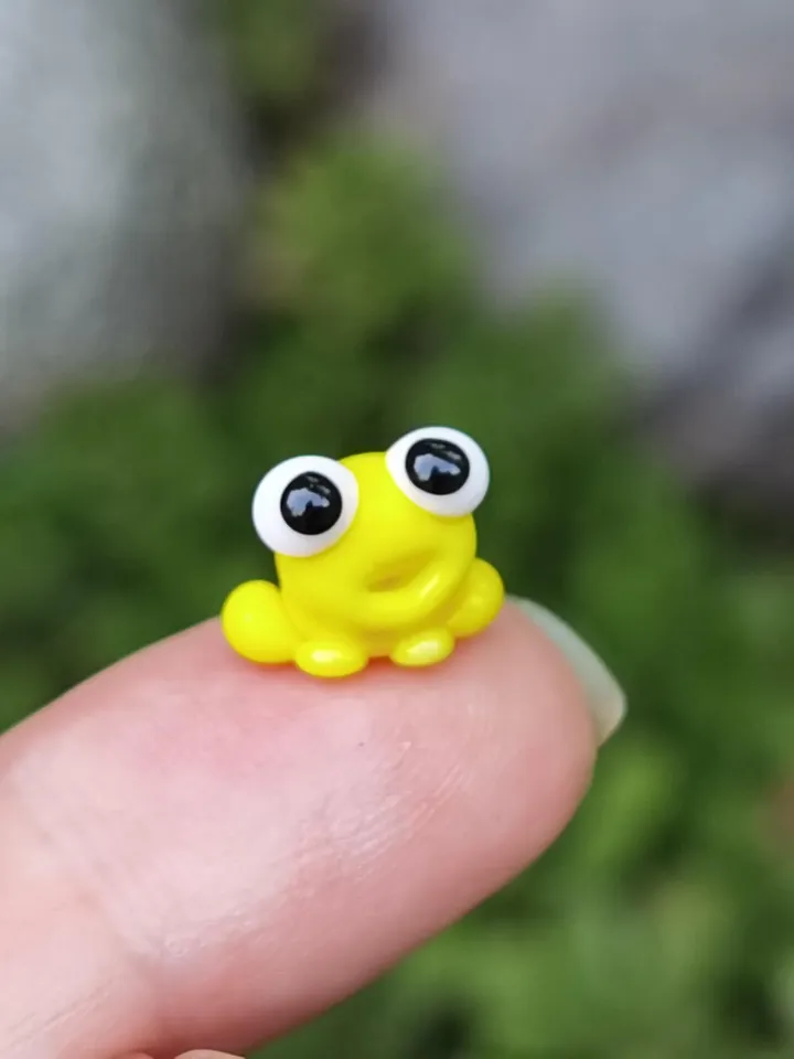 Frog gifts Frog figurine Tiny frog miniature mini glass frog figurine micro frog sculpture small reptile figure Frog ornament Frog decor