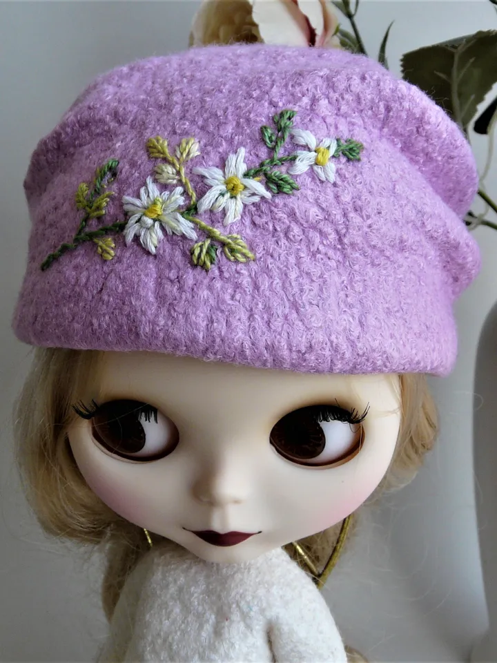 Blythe hat with embroidery
