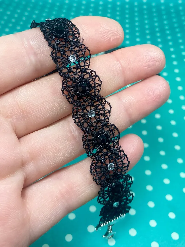 The choke and bracelet are lace. Set of jewelry. handmade.