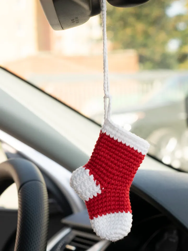 Crochet Christmas wreath car accessory for women, rear view mirror charm, car pendant, cute winter car hanging car decor