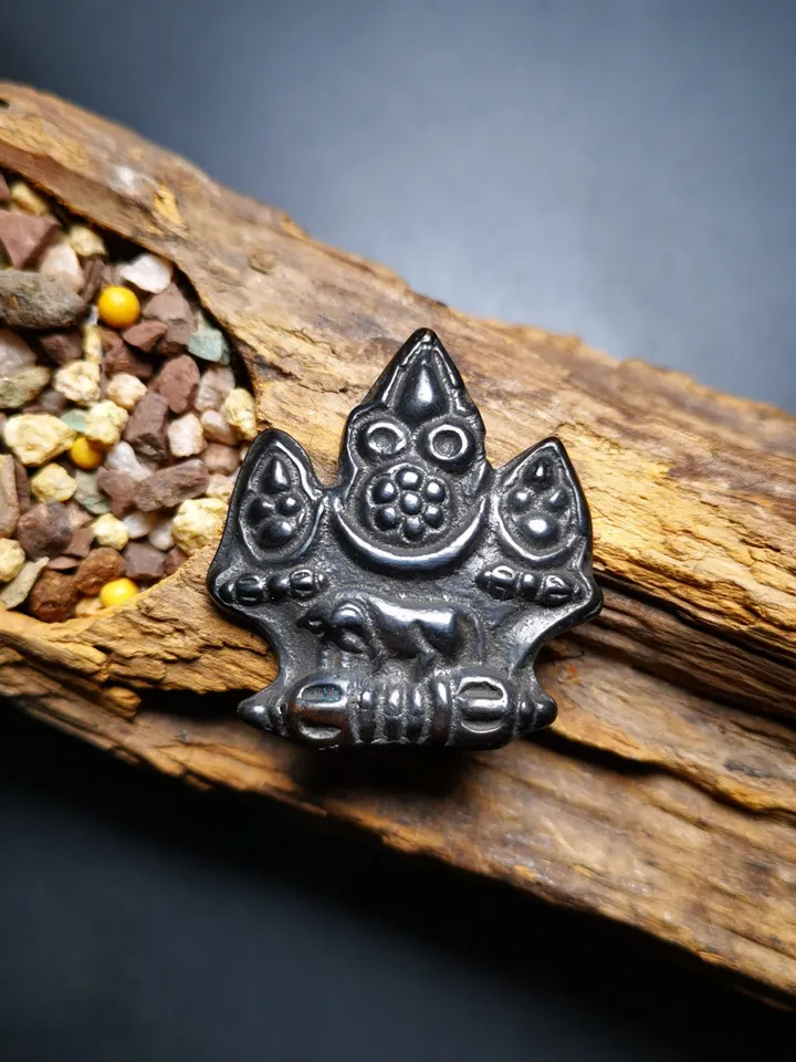 Gandhanra Antique Tibetan Buddhist Protective Amulet Pendant,Mani Jewel/Wish-Fulfilling Cintamani Badge, Nubro,50 Years Old