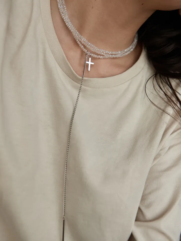 Three-turn choker made of glass beads