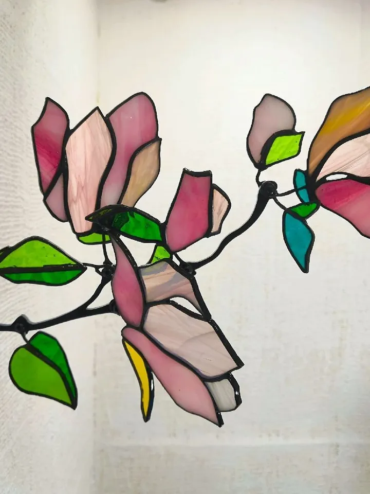 Magnolia Twig. Tiffany-Style Stained Glass, Tiffany Stained Glass Magnolia Branch, Delicate Magnolia in Tiffany Technique, Magnolia Bloom Branch in Tiffany-Style Glass, Handcrafted Magnolia Twig – Tiffany Stained Glass