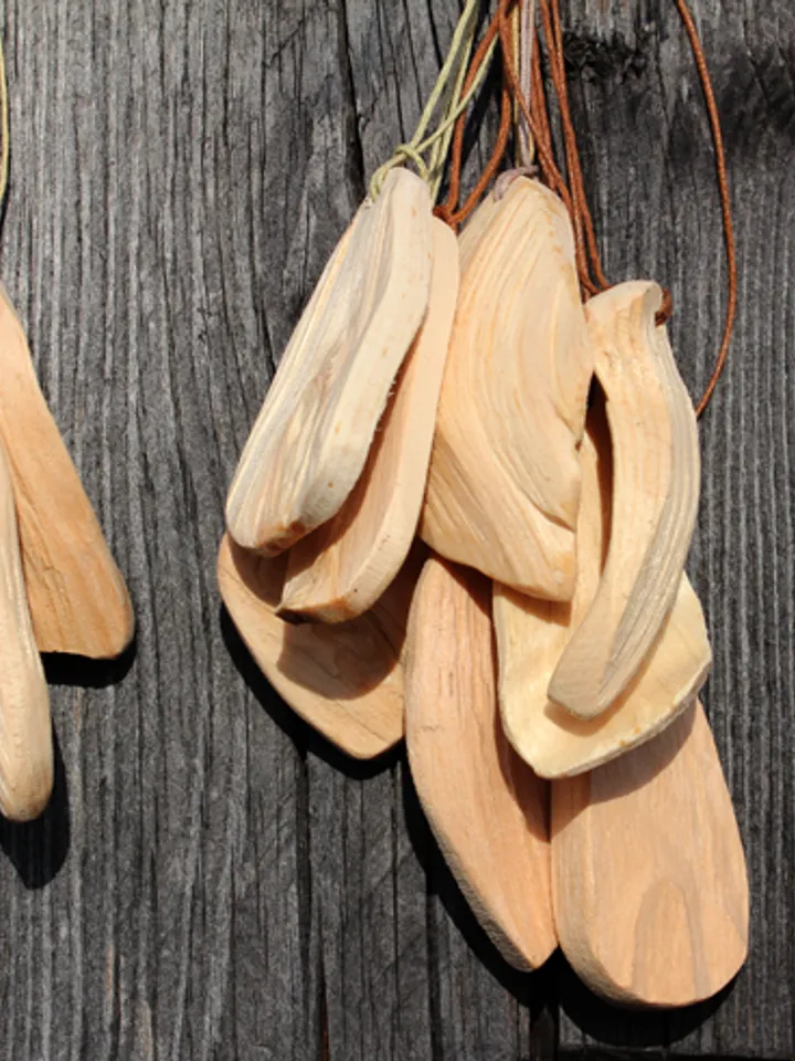 Cedrinka wooden pendant amulet cedar (health charm) 5-7cm (1.97-2.75 inches)