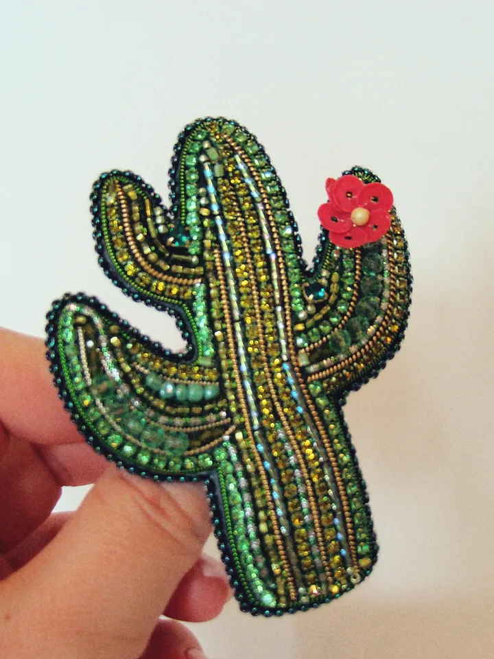 Brooch Cactus, beaded brooch, embroidered brooch, handmade design, custom brooch, cute brooch, green brooch