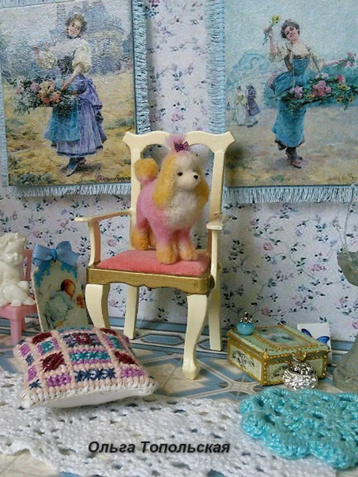Decorative dog for dollhouse.1:12 scale.