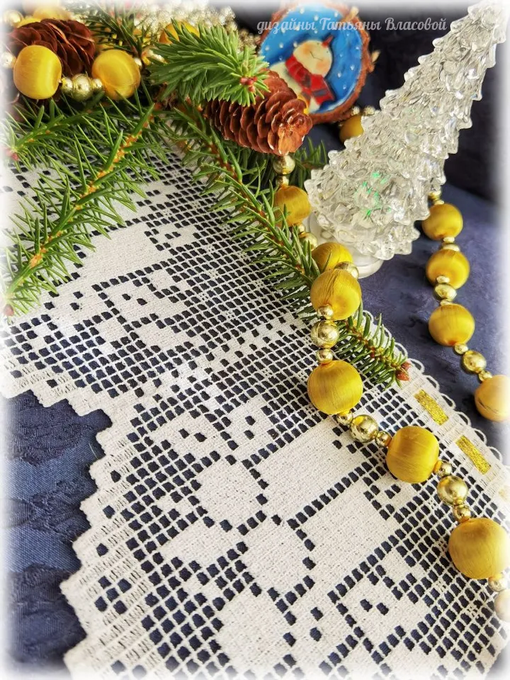 "For Christmas" design for machine embroidery lace