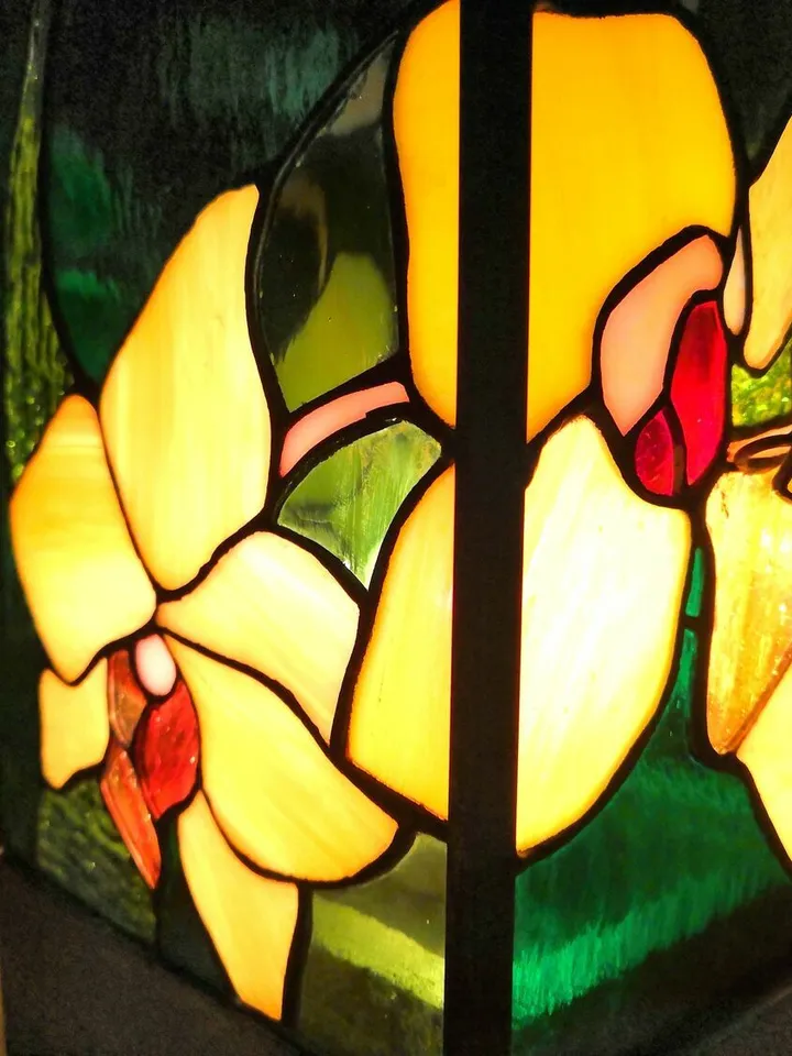 Tiffany Style Orchid Lamp, Stained Glass Orchid Table Lamp, Handmade Floral Glass Lamp, Decorative Tiffany Orchid Light, Art Glass Lamp with Orchids