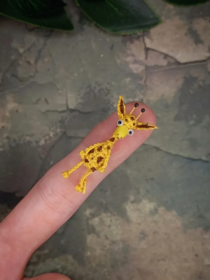 English PDF crochet pattern giraffe. Crochet miniature pattern. Little giraffe toy pattern. DIY cute toy. Pattern amigurumi