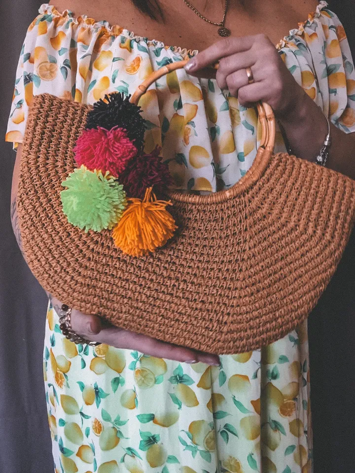 Crochet pattern bucket tote bag PDF digital instant download, video tutorial, hand woven bag, bridesmaid tote, woman market bag with pompoms