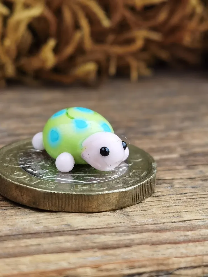 Tiny turtle miniature, glass turtle figurine, turtle sculpture , small terrarium animal for dollhouse decoration