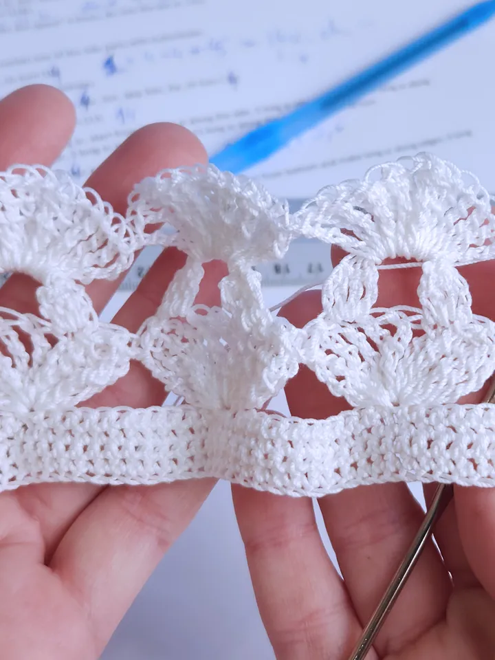 Free Wednesday Cuffs crochet pattern - video tutorial and written tutorial cosplays collar
