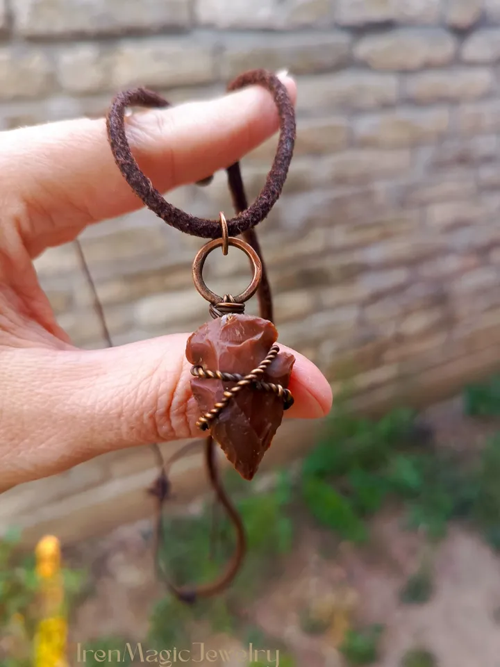 Boho Arrowhead Necklace – Handmade Tribal Stone Pendant for Men