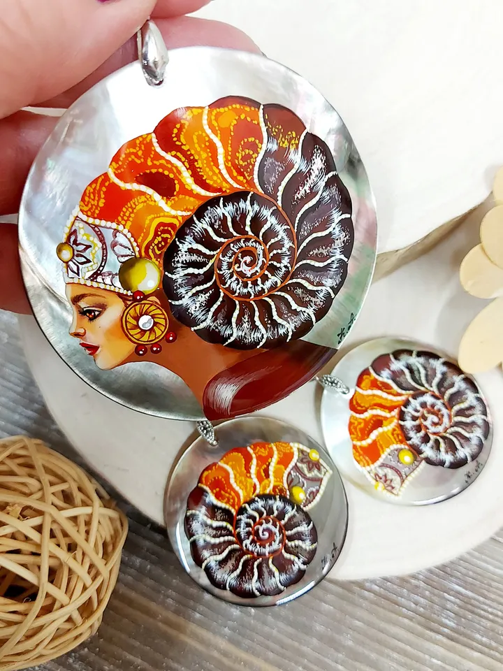 Handmade jewelry set: Queen Ammonite the Ocean mistress on pearl necklace and bohemian earrings. Painted lacquer shell for fantasy lover