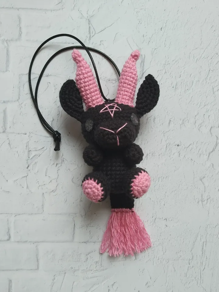 Baphomet plushie car charm, gothic car accessories, hanging plush, creepy car decor, rear view mirror accessories, car interior, goth car, horror car decor, weird sharm, baphomet amigurumi car, baphomet crochet