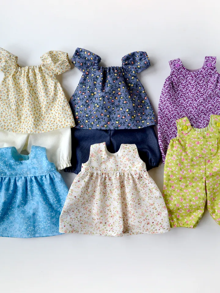 DIY clothes set for a Waldorf baby doll 14 inch (36 cm) tall. PDF sewing patterns and tutorials.