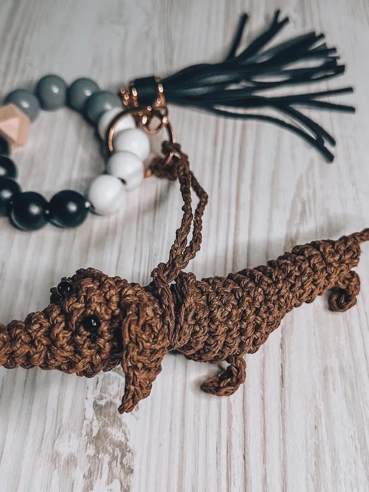 Beaded dachshund Keychain with Metal Chain – Stylish Bag or Key Accessory, badger dog