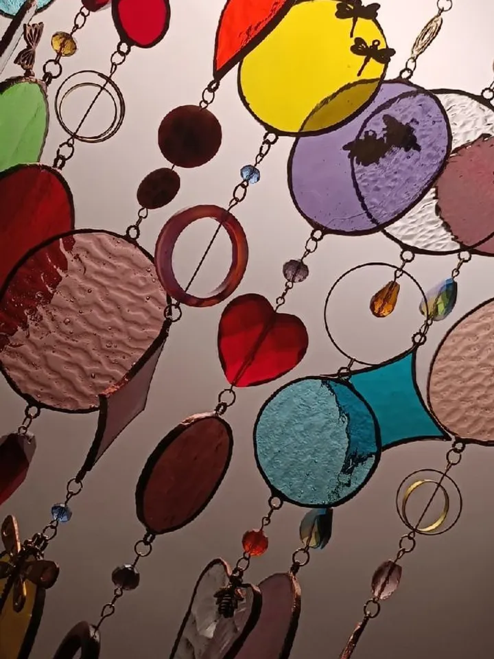 Luxurious Long Agate Garlands, Tiffany Stained Glass Art, Luxurious Agate Garlands, Stained Glass Agate Ornaments, Tiffany-Style Glass and Agate Garland, Artistic Glass Agate Decorations, Handmade Agate and Glass Suncatchers, Long Bohemian Agate Garlands