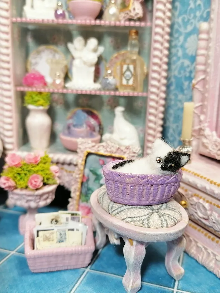 Cat. Cat in a basket dollhouse miniature. Scale 1:12. Puppet miniature.