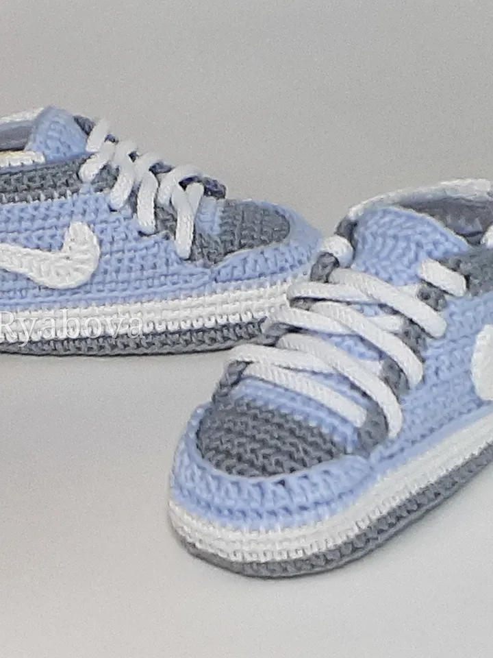 Baby girl booty, pink sneakers, crochet newborn shoes baby girl clothes, postpartum gift, newborn photo shoot, baby gift