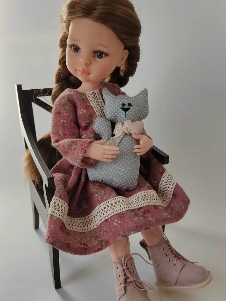 PDF sewing pattern for Paola Reina dolls.