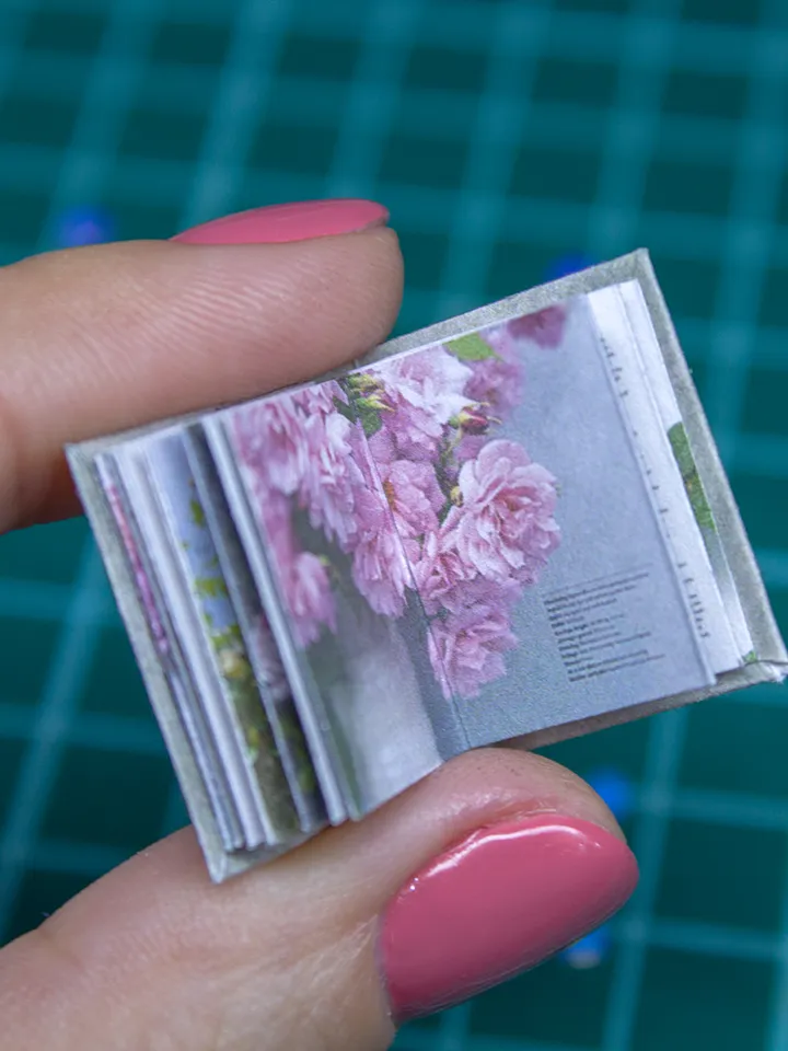 TEMPLATE Miniature vintage roses book