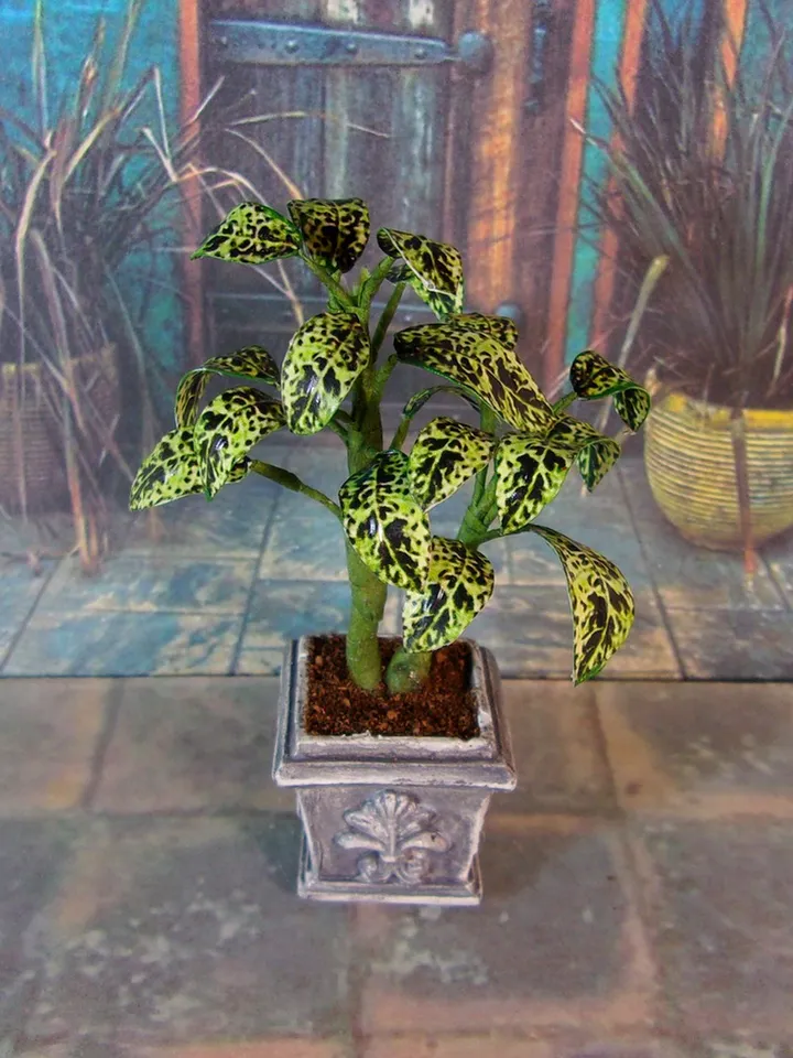 Flowers in a basket for a dollhouse.1:12 scale.