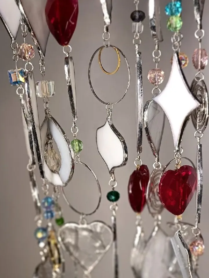 Snow-White Garland with Mother-of-Pearl Leaves and Dimensional Hearts, Pearl Whisper Suncatcher Garland, White Glass Garland with Mother-of-Pearl Leaves and Hearts, Handmade Tiffany Glass Garland with Iridescent Details,Elegant White Stained Glass Hanging