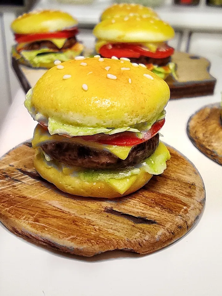 Fast food for dolls - Burger - Realistic burger - burger for dollhouse - miniature - mini food - dollhouse miniature