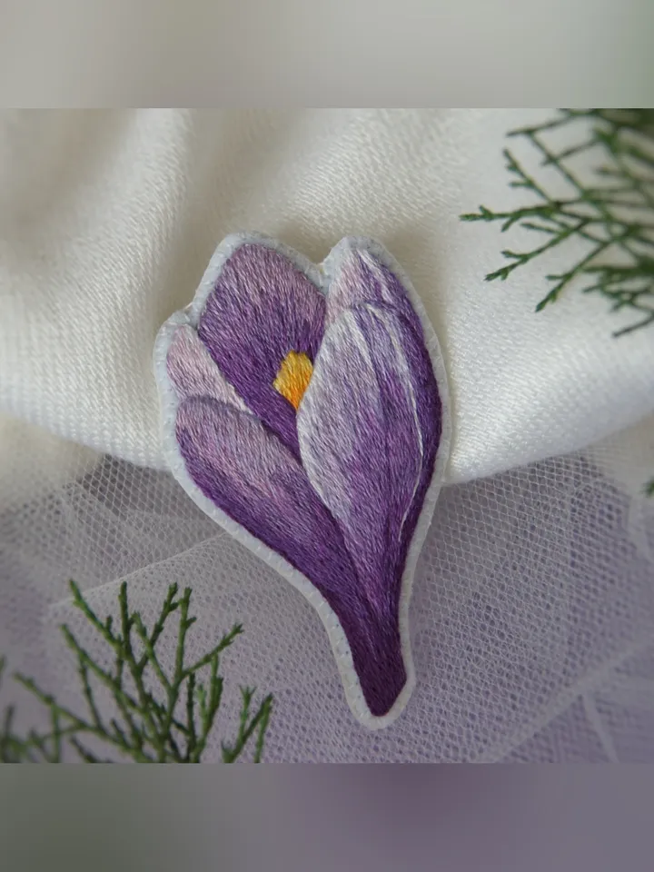 Brooch Crocus. Embroidered flower. Brooch-pin, satin stitch.