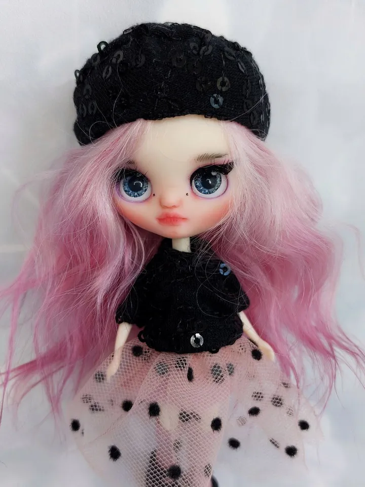 Petite Blythe doll with pink hair