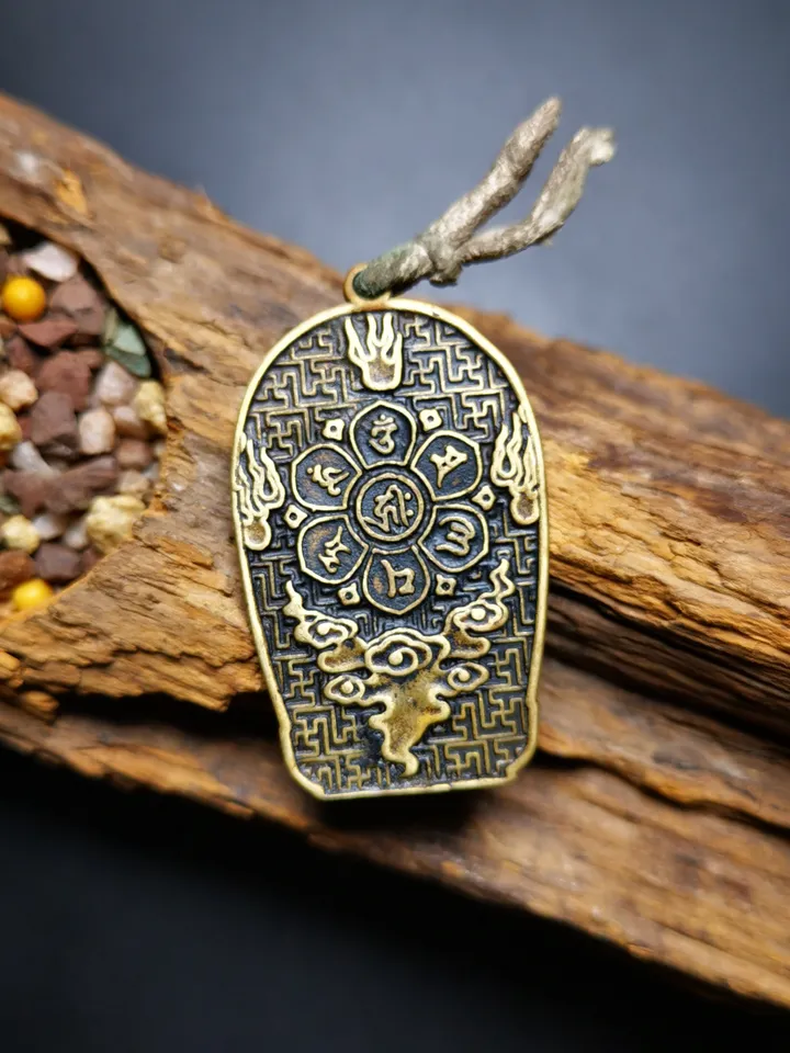 Gandhanra Tibetan Buddhist Amulet,Padmapani,Avalokitesvara,Guanyin Pendant,Made of Brass