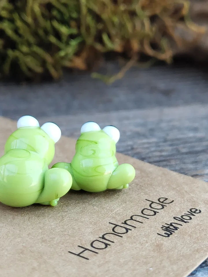 Frog gifts Frog figurine Tiny frog miniature, mini glass frog figurine, micro frog sculpture, small reptile figure Frog ornament Frog decor