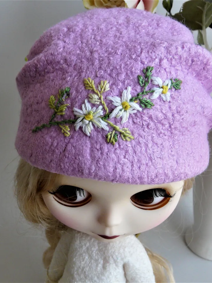 Blythe hat with embroidery