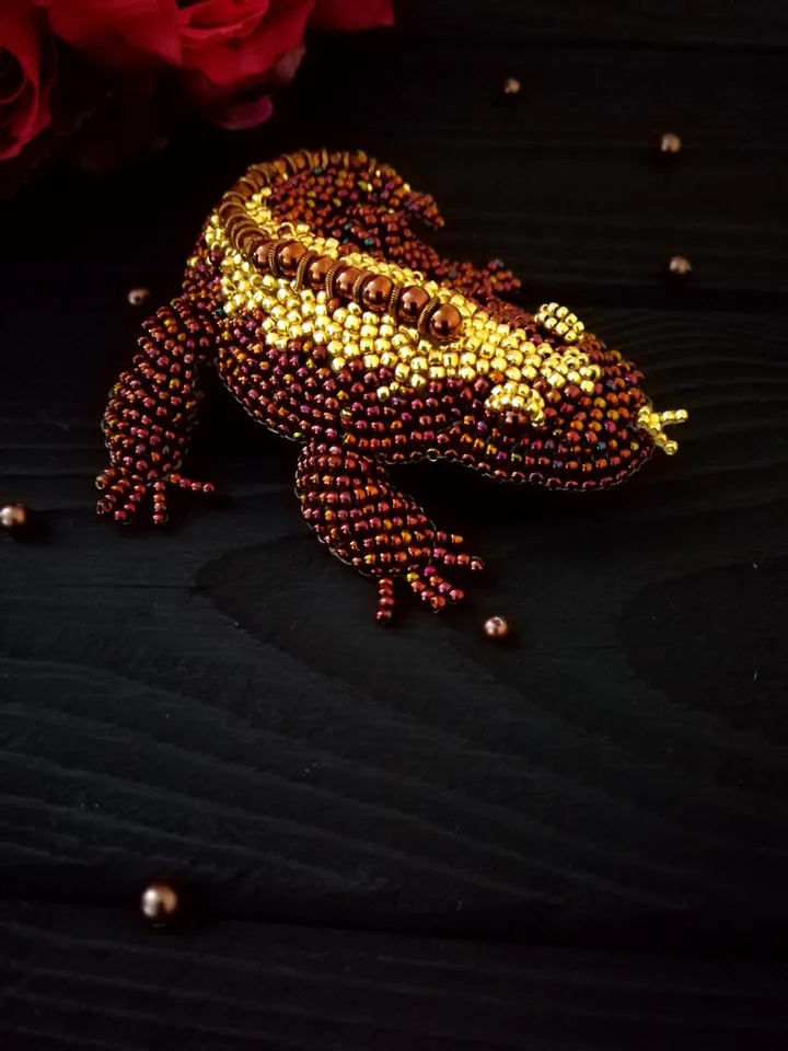 Bead brooch, Lizard brooch, hand embroidery