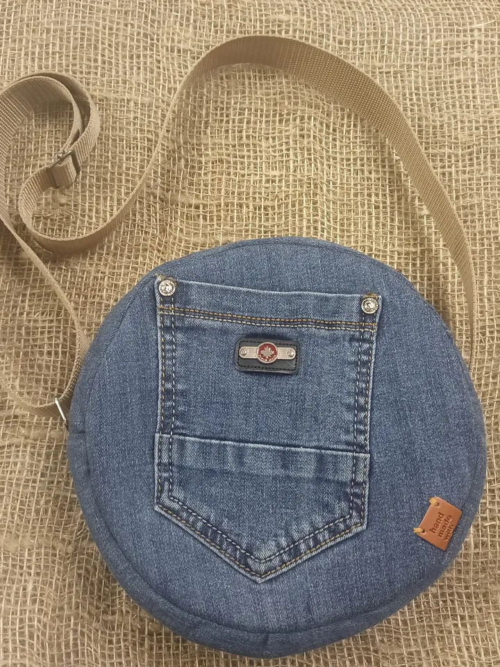 Round denim crossbody bag, for various necessary trifles, with 3 pockets and a long red strap 123 cm/48,4", cotton inside, d 19 cm/7, 5".
handbag for small things. Put your phone, wallet, glasses, keys in it and go for a walk / You will love it!