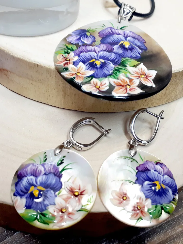 Handmade jewelry set: Purple Wild pansies flower on handmade jewelry set • Violet floral pendant necklace • wood viola flower earrings