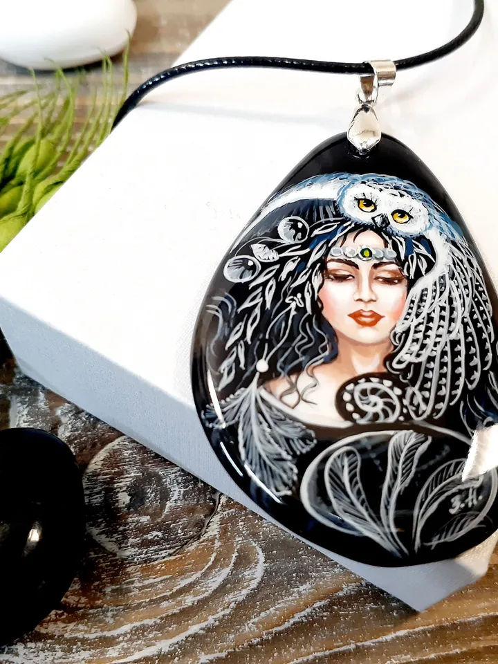 Wonderful Russian Painted agate pendant" Forest Fairy "miniature hand-painted Russian necklace Fine art jewelry Fedoskino Collectible