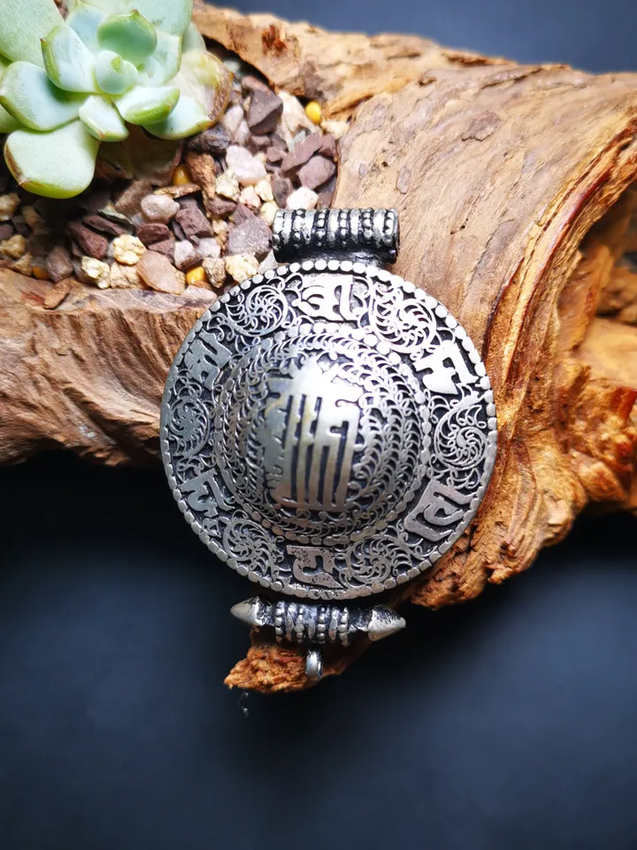 Gandhanra Antique Gau Ghau Shrine, Mini Tibetan Buddhist Altar Amulet Pendant,OM and Kalachakra Symbol