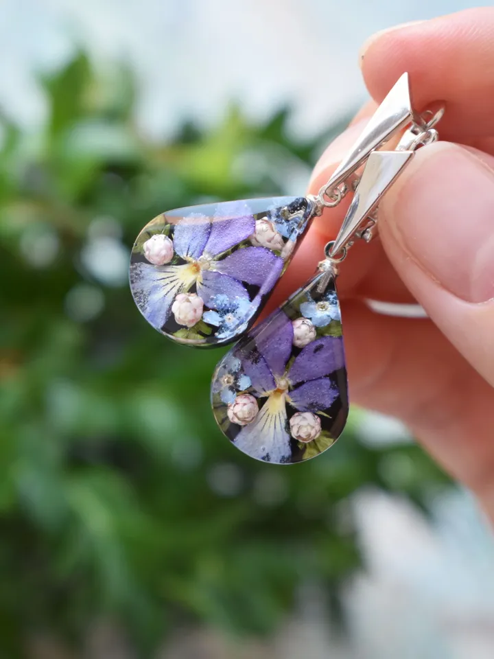 Earrings with pansies in resin. Real pansy earrings. Drop earrings with viola.