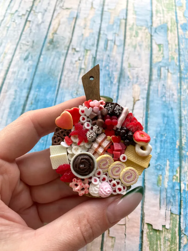 Magnet Miniature Valentine Charcuterie Board with Polymer clay Souvenir