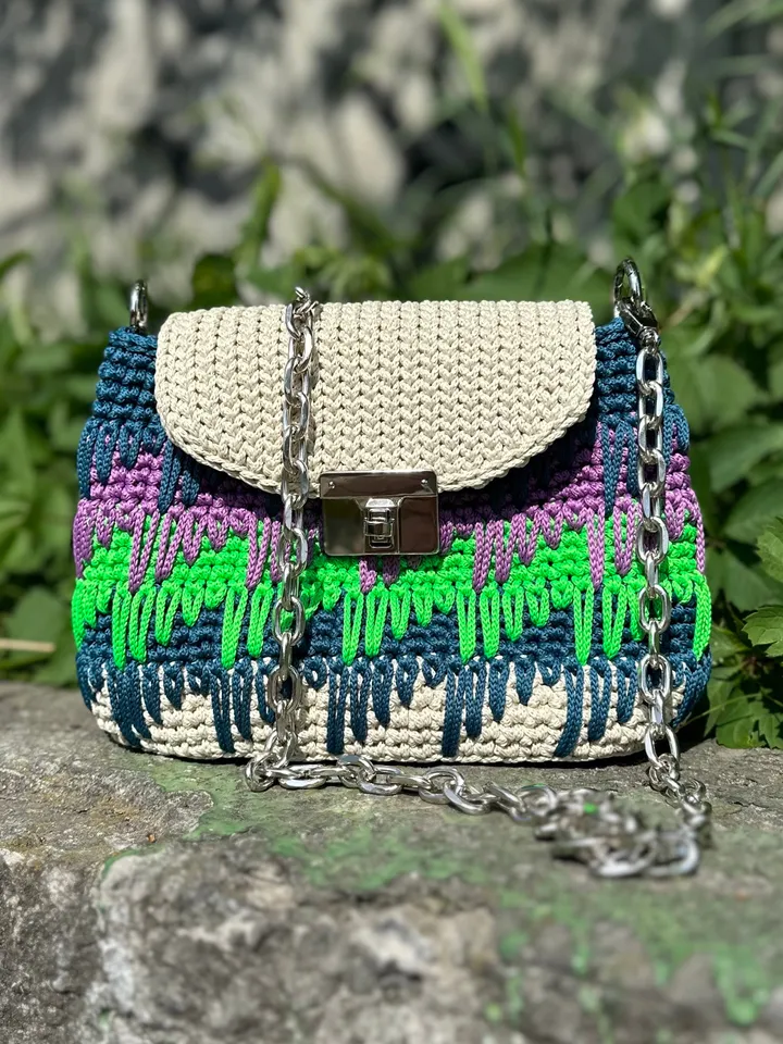 Crochet pattern small women handbag PDF digital instant download and video tutorial, shoulder striped bag, small purse, crochet clutch