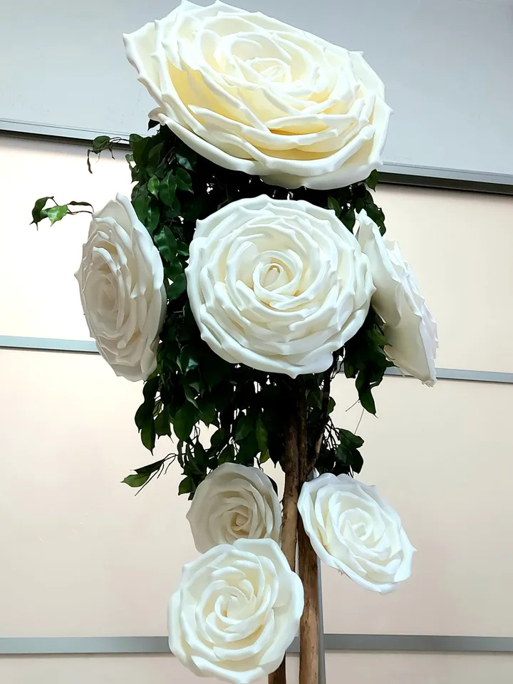 3D roses from isolon hanging for interior decoration 17 pcs